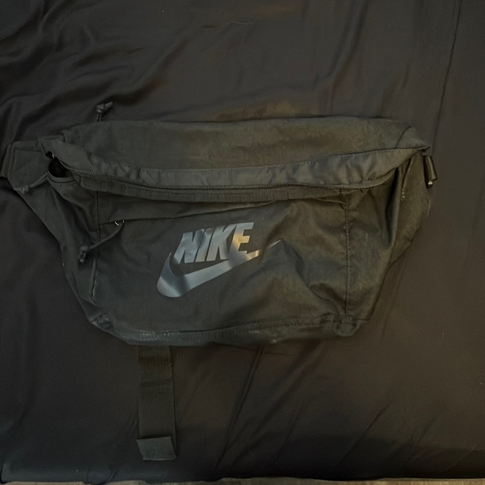 Nike fanny pack like new